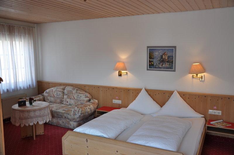 Loewen Hotel Arian Allmersbach im Tal Szoba fotó
